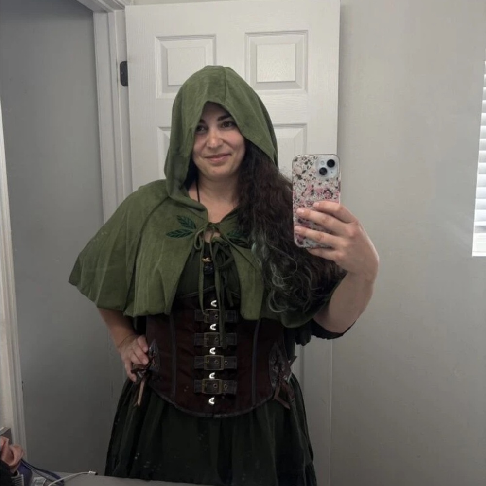 Green Hooded Cape - Picture 6 of 8